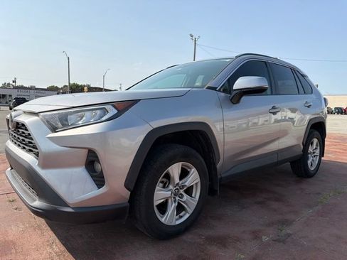 Used 2019 Toyota RAV4 XLE FWD image 1