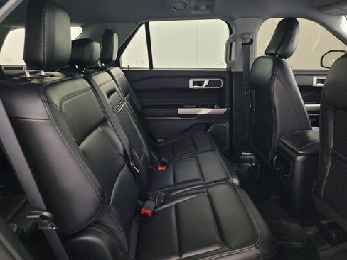 Used 2024 Ford Explorer XLT w/ Equipment Group 202A AWD/4WD image 19