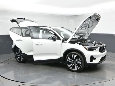 Used 2024 Volvo XC40 B5 Plus AWD/4WD image 52