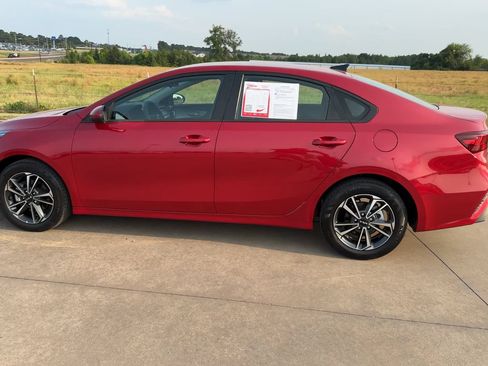 Used 2024 Kia Forte LXS FWD image 6