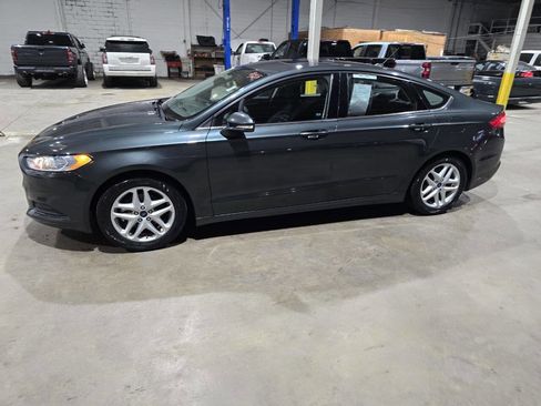 Used 2015 Ford Fusion SE FWD image 3