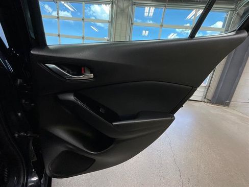 Used 2018 MAZDA MAZDA3 Sport FWD image 25