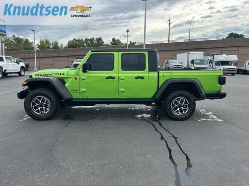 Used 2026 Jeep Gladiator Rubicon w/ Steel Power Dome Hood Package AWD/4WD image 4