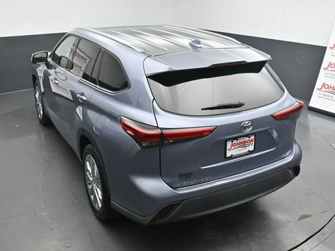 Used 2020 Toyota Highlander XLE image 28