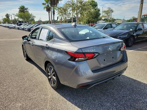 Used 2021 Nissan Versa SV FWD image 4