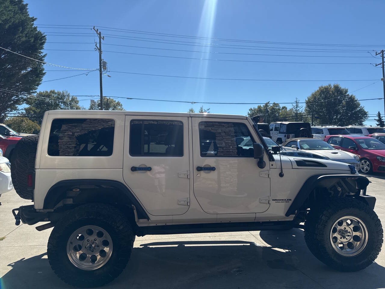 Used 2015 Jeep Wrangler Unlimited Rubicon w/ Connectivity Group AWD/4WD image 33