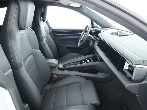 Used 2025 Porsche Macan Electric w/ Premium Package image 26