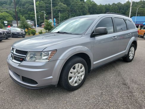 Used 2018 Dodge Journey SE w/ Comfort/Convenience Group AWD/4WD image 3