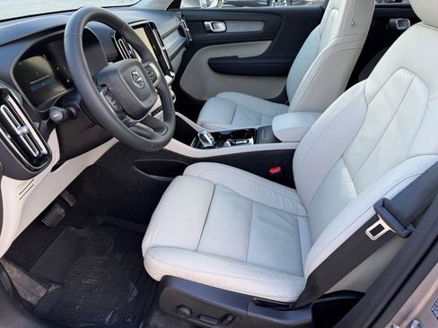 Certified 2023 Volvo XC40 B5 Plus w/ Protection Package Premier image 3