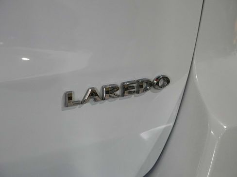 Used 2018 Jeep Grand Cherokee Laredo RWD image 12