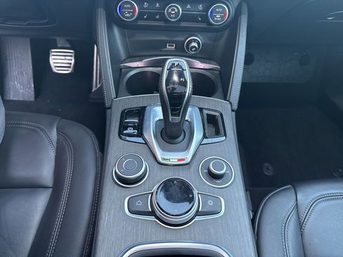Used 2023 Alfa Romeo Stelvio Ti image 39