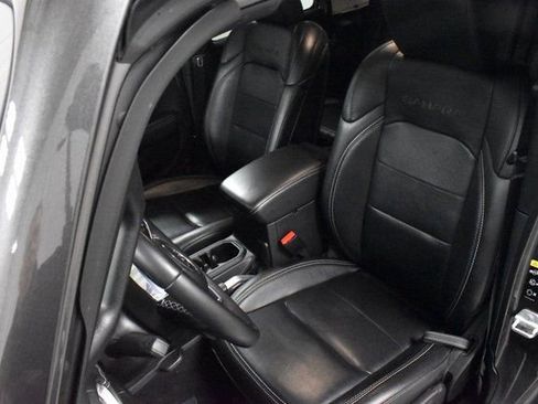 Used 2022 Jeep Wrangler Unlimited Sahara w/ Cold Weather Group image 13