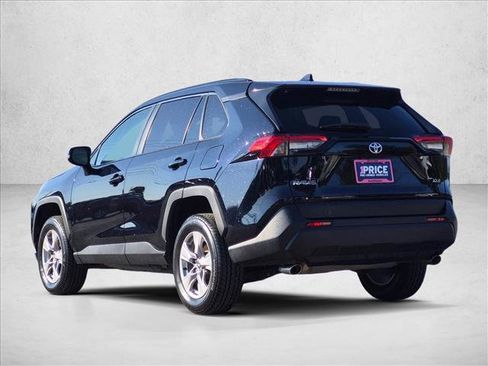 Used 2025 Toyota RAV4 XLE FWD image 8
