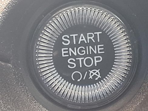 Used 2023 Jeep Renegade Latitude AWD/4WD image 15