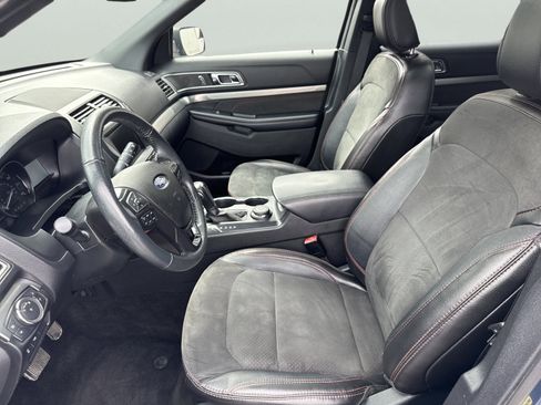 Used 2018 Ford Explorer XLT w/ Equipment Group 202A image 17