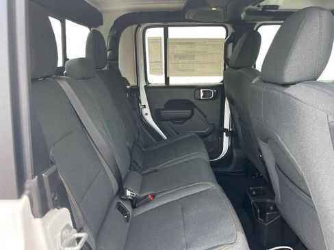 New 2025 Jeep Gladiator Sport image 16