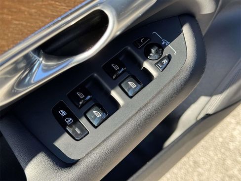 Certified 2024 Volvo XC90 T8 Plus w/ Protection Package Premier image 15