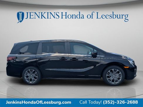 Used 2025 Honda Odyssey Touring image 2