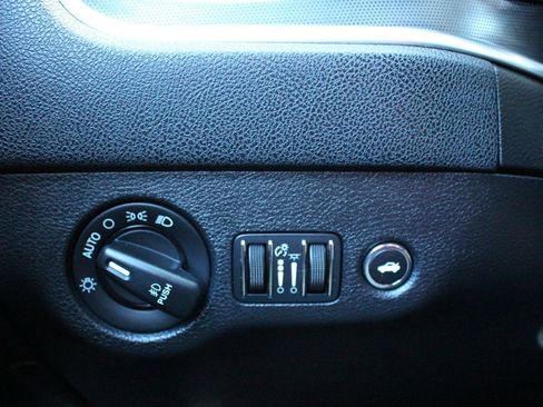 Used 2015 Dodge Charger SRT w/ Harman/Kardon Audio Group image 25