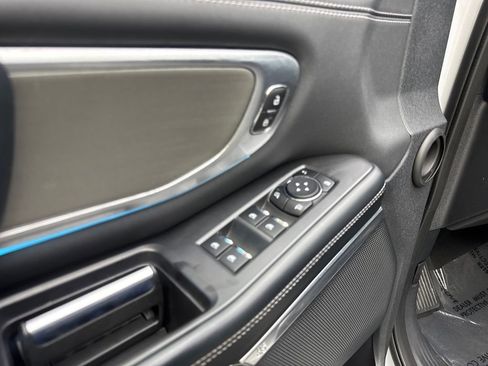 Used 2025 Ford Expedition Platinum AWD/4WD image 32