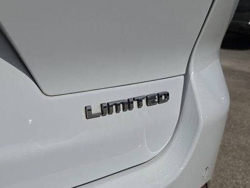 Used 2022 Jeep Grand Cherokee L Limited w/ Luxury Tech Group II AWD/4WD image 6