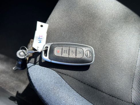 Used 2025 Nissan Versa SV image 18