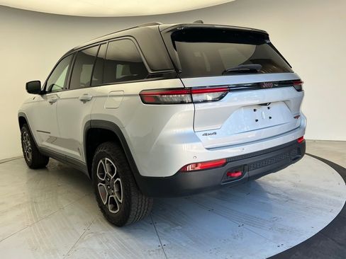 Used 2022 Jeep Grand Cherokee Trailhawk image 4