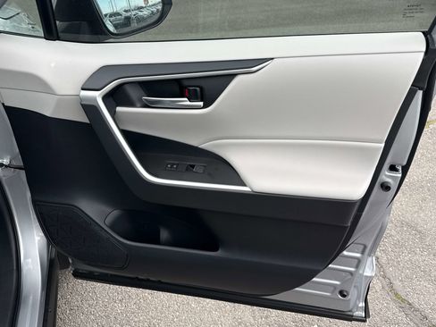 Used 2025 Toyota RAV4 XLE w/ Convenience Package image 20