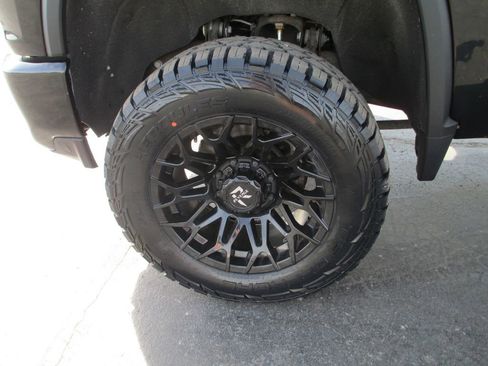 Used 2022 Chevrolet Silverado 2500 Custom w/ Custom Convenience Package image 13