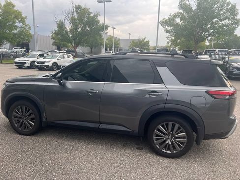Used 2023 Nissan Pathfinder SL w/ SL Premium Package AWD/4WD image 12