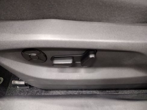 New 2025 Volkswagen Tiguan SE image 20