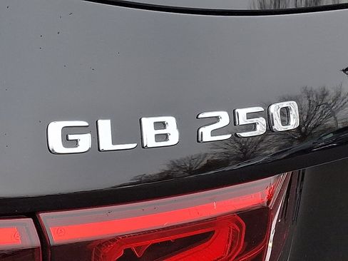 Certified 2022 Mercedes-Benz GLB 250 4MATIC image 33