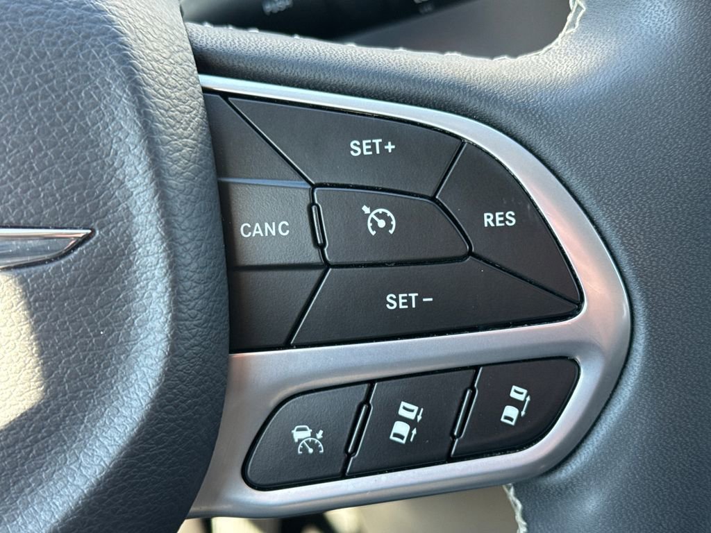 Used 2024 Chrysler Pacifica Touring-L FWD image 19