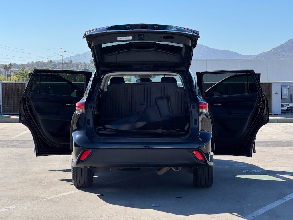 Used 2022 Toyota Highlander XLE FWD image 27
