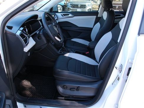 Certified 2025 Volkswagen Taos SEL image 10