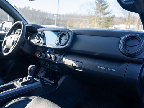 Used 2023 Toyota Tacoma TRD Sport image 12