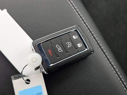 New 2025 Jeep Grand Cherokee Altitude image 29