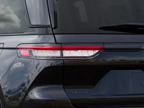 New 2025 Jeep Grand Cherokee Summit image 15