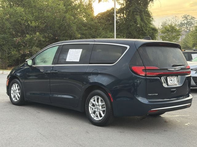 Used 2023 Chrysler Pacifica Touring-L FWD image 5