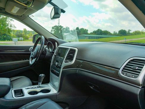 Used 2011 Jeep Grand Cherokee 70th Anniversary AWD/4WD image 22