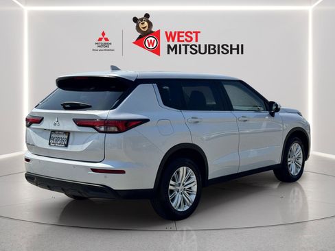 Used 2024 Mitsubishi Outlander ES image 5