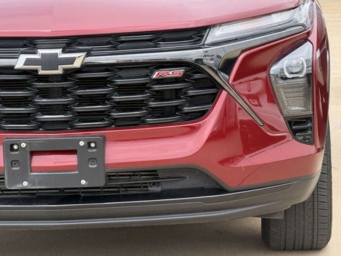Used 2024 Chevrolet Trax RS w/ Sunroof Package FWD image 9