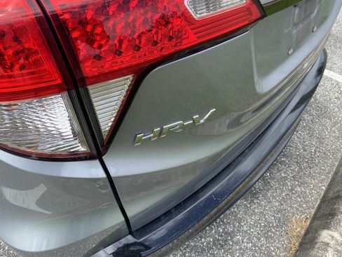 Used 2019 Honda HR-V Sport image 12