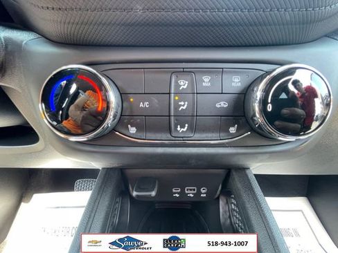 Used 2023 Chevrolet TrailBlazer LT FWD image 21
