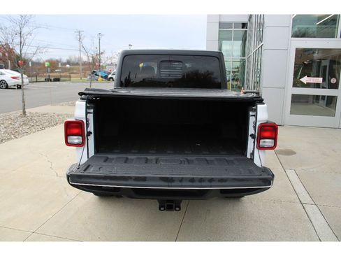 Certified 2021 Jeep Gladiator Willys image 11
