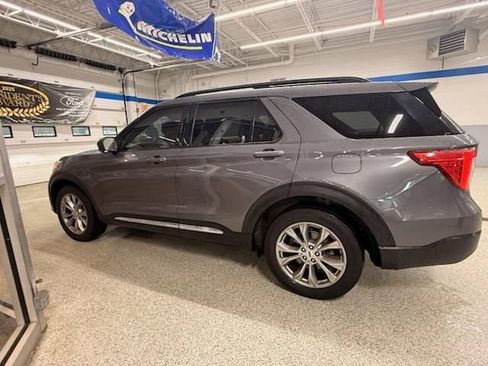Used 2021 Ford Explorer XLT w/ Equipment Group 202A AWD/4WD image 11
