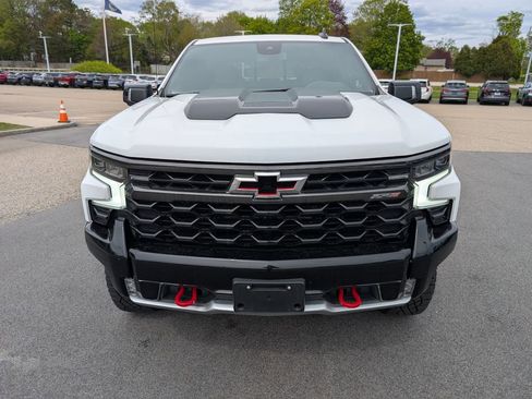 Used 2024 Chevrolet Silverado 1500 ZR2 AWD/4WD image 9
