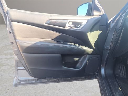 Used 2020 Nissan Pathfinder S image 27