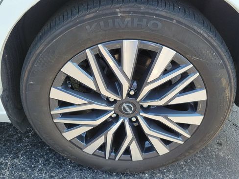 Used 2025 Nissan Altima 2.5 SV FWD image 6