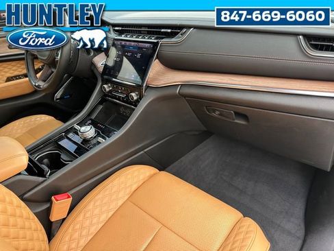 Used 2023 Jeep Grand Cherokee Summit w/ Luxury Tech Group V image 12